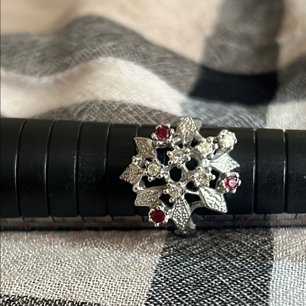 Silver tone Leaf Ring